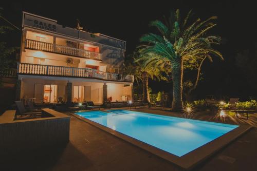 Family friendly apartments with a swimming pool Novalja Pag - 17051