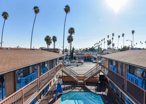 Hollywood Inn Express North - image 2