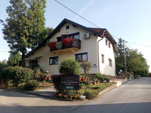 Apartments and rooms with parking space Seliste Dreznicko Plitvice - 14671