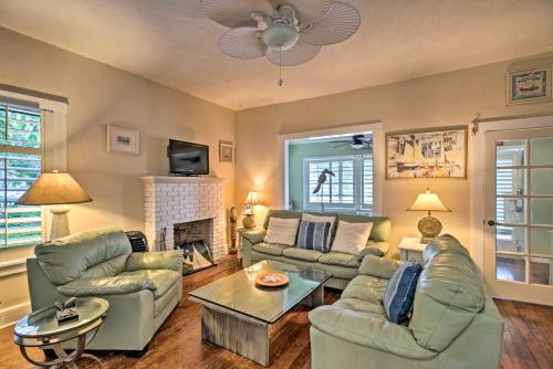 Charming Lake Worth Abode with Outdoor Oasis! in Lake Worth, USA