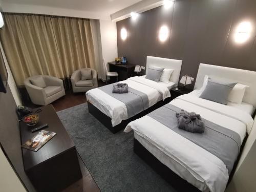 Corona Hotel - main image