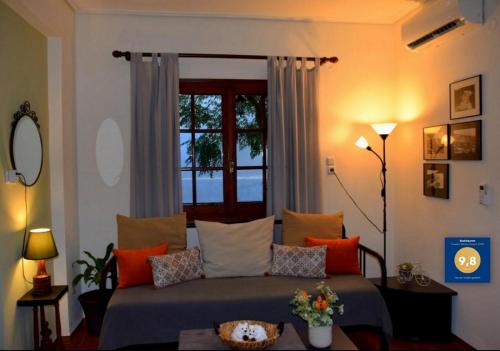  House inside garden in Volos