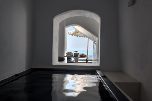 Nefeles Luxury Suites - image 11