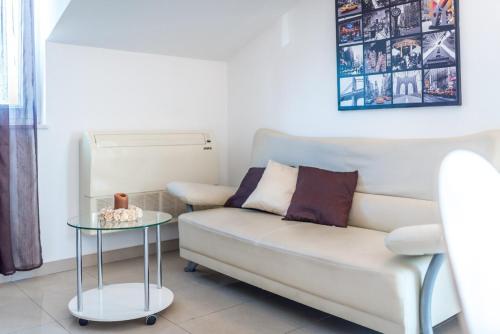Helena Lux apartment