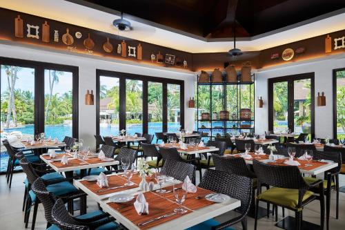 레스토랑, 모벤픽 리조트 앤 스파 보라카이 (Movenpick Resort & Spa Boracay) in 보라카이