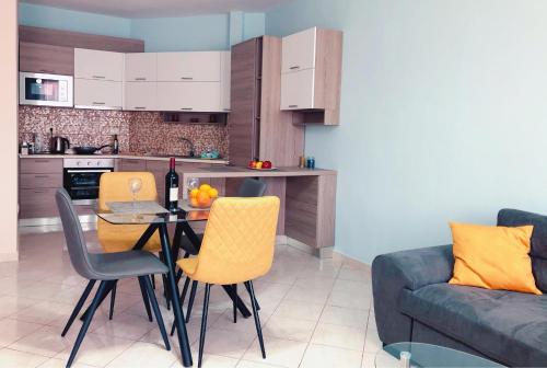 Julia Modern 2 Room Apartment