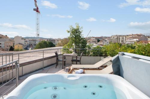 One-Bedroom Apartment with Spa Bath, Air Conditioning and Terrace (4 People) - View Port