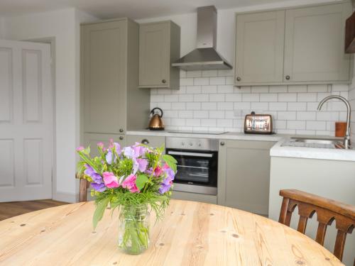 Burton Apartment - image 14