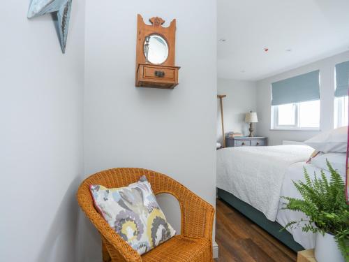 Burton Apartment - image 7