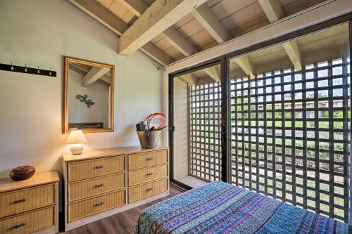 Costal Resort Condo with Lanai Less Than 1Mi to Kepuhi Beach!
