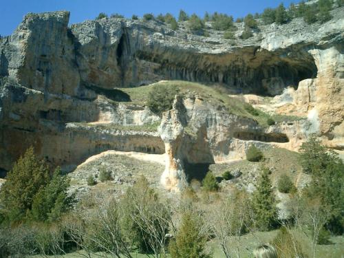 Fuente del Pino Cañón de Río Lobos