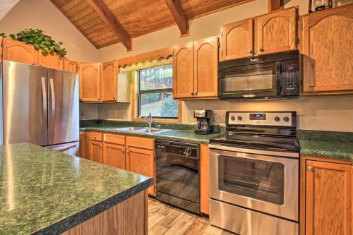 Gated Resort Home Norris Lake Access, Shared Dock in La Follette