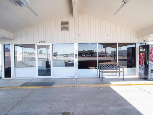 Nendels Inn & Suites Dodge City Airport - image 2