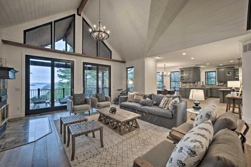 Luxe Beaver Lake Living with Private Shoreline! - image 2