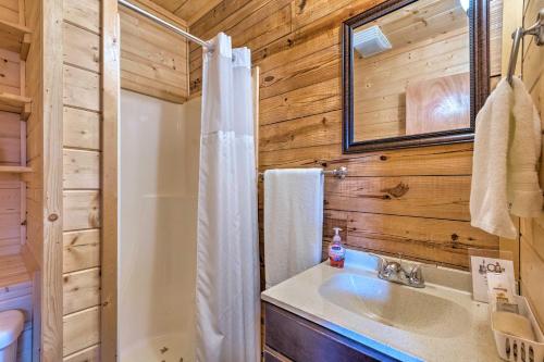 Heber Springs Cabin 400 Ft to Direct River Access - image 4
