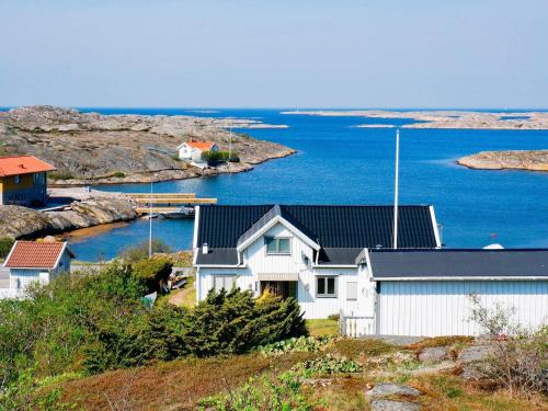 One-Bedroom Holiday Home