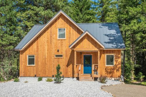 Modern Leavenworth Cabin with Hot Tub Games and More! - image 4
