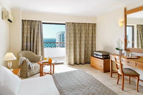 Mitsis Petit Palais Beach Hotel - image 7