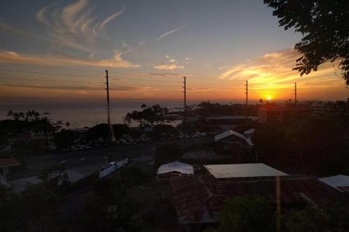 Top-Floor Ocean View Kailua Bay Resort Condo! - image 12