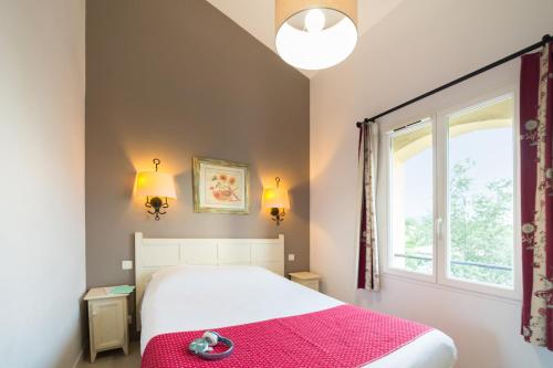 2 bedrooms, 4 beds