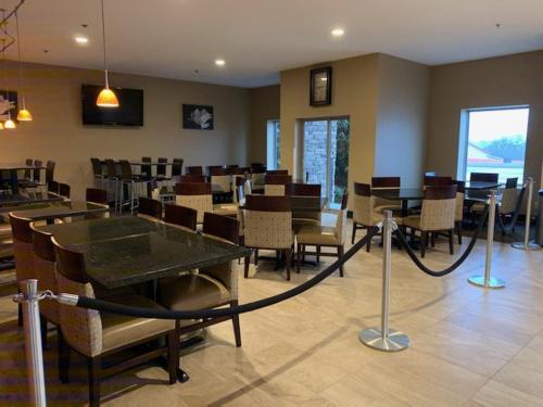 Berlin Grande Hotel The 3-star Berlin Grande Hotel offers comfort and convenience whether youre on business or holiday in Wooster (OH). The hotel offers a wide range of amenities and perks to ensure you have a great tim