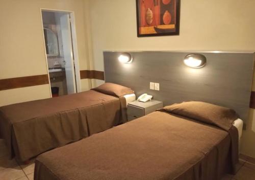 Standard Twin Room image 4