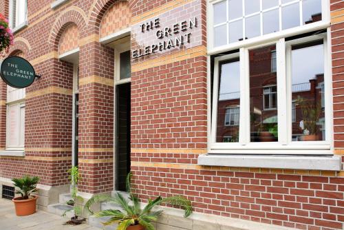 Entrance, The Green Elephant Hostel & Spa in Maastricht