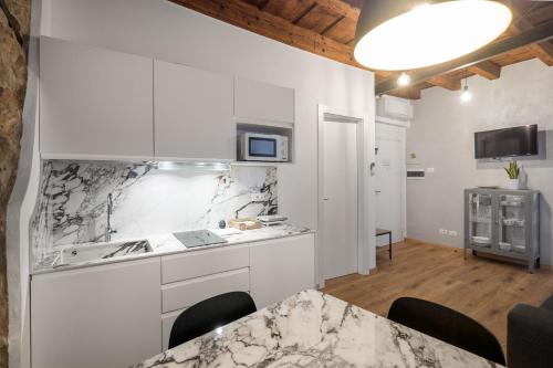 One-Bedroom Apartment image 10