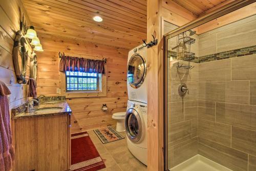 Trenton Cabin with Hot Tub- 14 Mi to Lookout Mtn - image 6