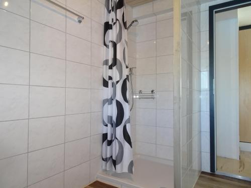 浴室, Fab Studio in 格朗格維韋塞