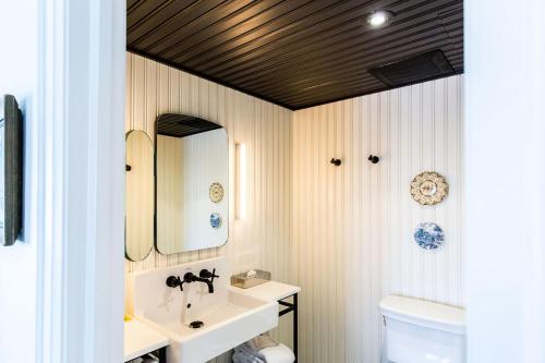 2 bedrooms, 3 beds