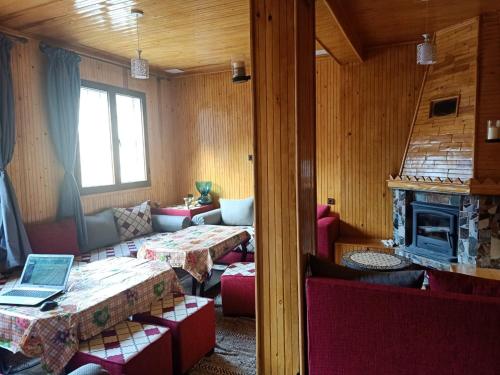 Atlas Chalet Armed in Aroumd