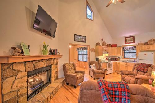 Modern Cabin with Deck in the Blue Ridge Mountains! in Blairsville, USA
