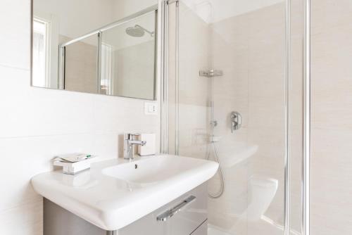 Lia Rooms 2 - image 6