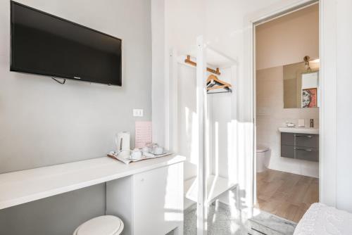 Lia Rooms 2 - image 7