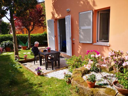  A Due Passi Dal Mare B&B, Pension in Numana