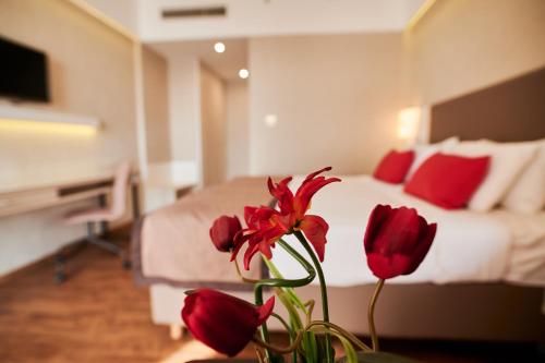 Ramada Plaza by Wyndham Thraki - image 9