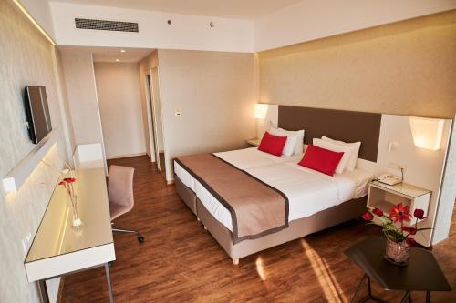 Ramada Plaza by Wyndham Thraki - image 13