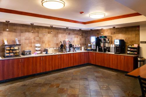 Best Western Vista Inn at the Airport - image 8
