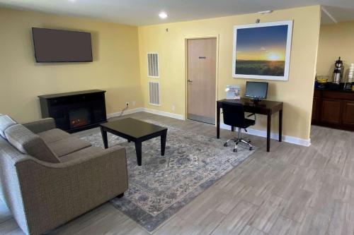 Days Inn by Wyndham Atlanta/Southlake/Morrow in Morrow, USA
