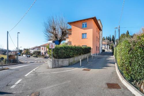 Bright Apartment Como Cavallasca - image 4