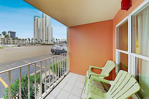New Listing! Gulf Condo Steps to Sand & Waterpark condo - image 7