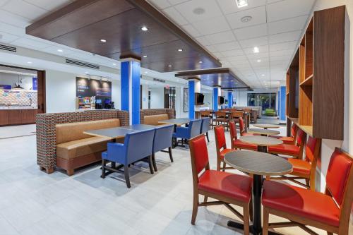 Holiday Inn Express And Suites Tulsa Northeast - Owasso By IHG - 식음료(F&B)