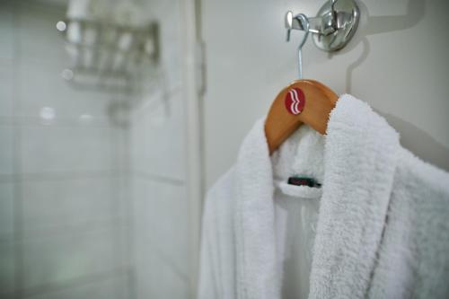 Ramada Plaza by Wyndham Thraki - image 3