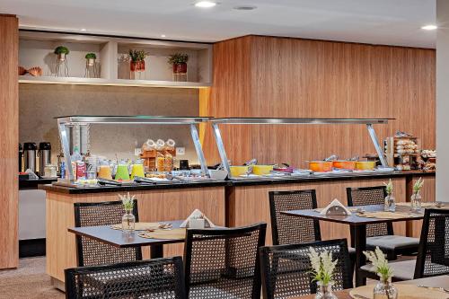 อาหารและเครื่องดื่ม, Slaviero Curitiba Aeroporto in ซาโอ โจเซ่ ดอส ปินแอส์