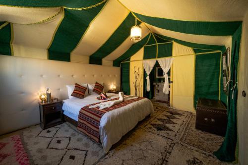 1 king bed, 2 twin beds