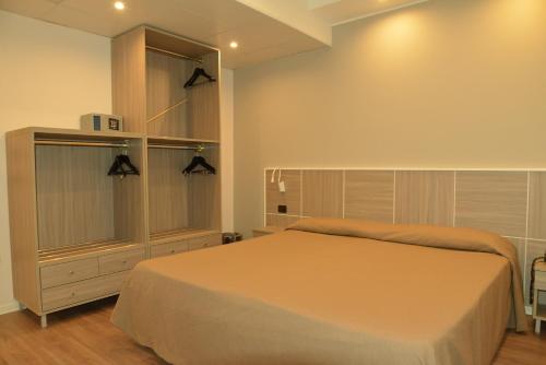 2 twin beds