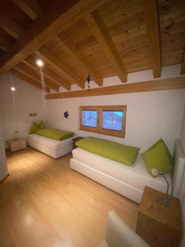 2 bedrooms, 2 beds