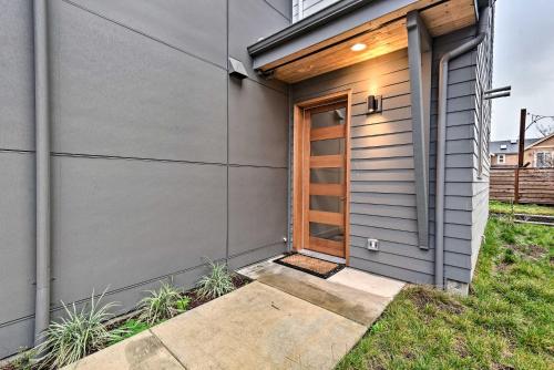 NEW! Chic Apt 5 Mi from Wineries 14 Mi to Seattle - image 5
