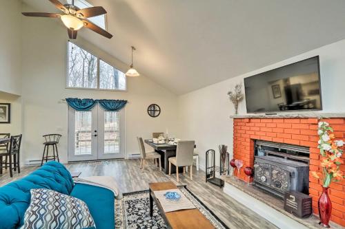 Tobyhanna Home - 11 Miles to Camelback Ski Resort! in Tobyhanna, USA
